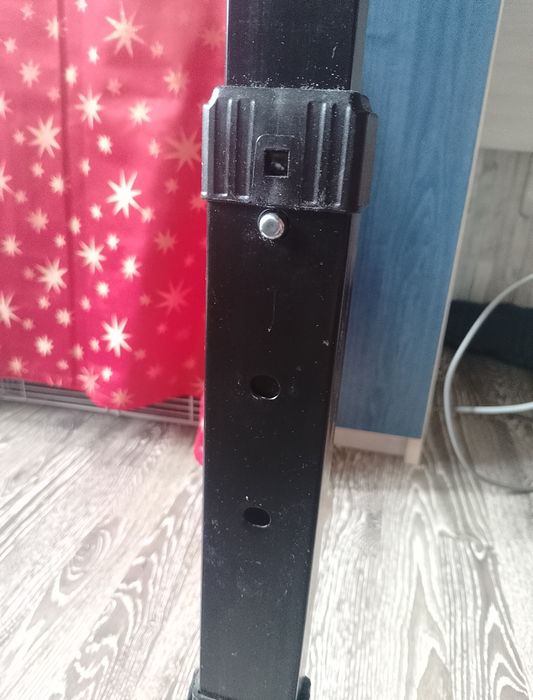 Masuta reglabila laptop cu mic defect