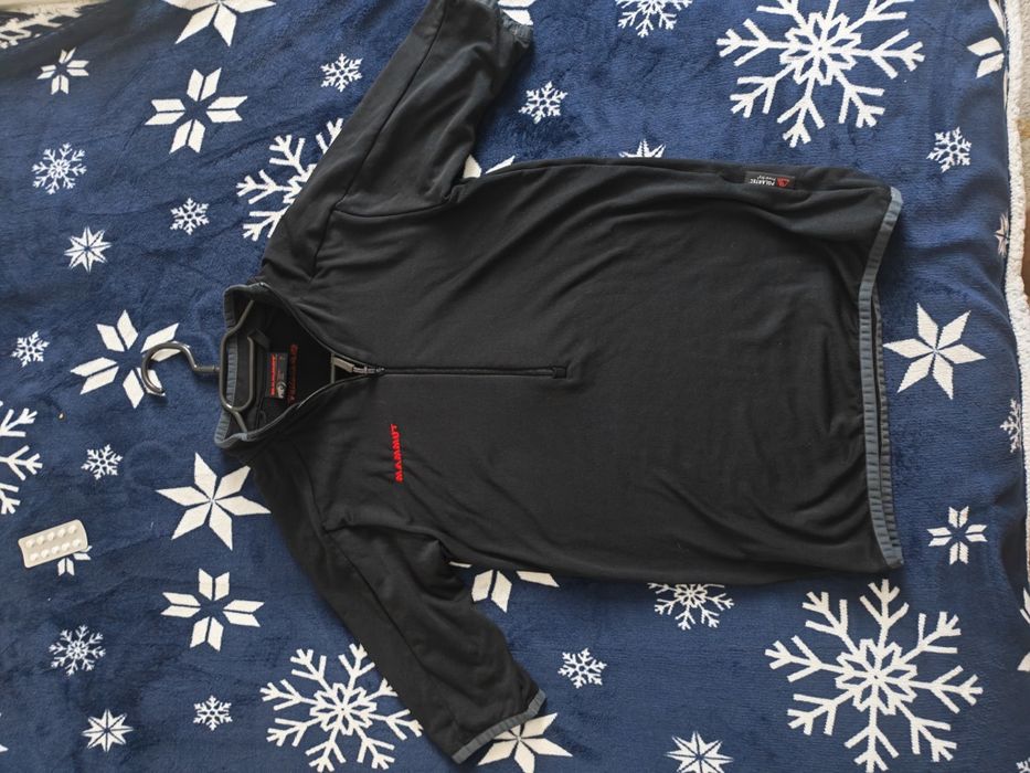 Vând Tricou MAMMUT NEGRU, mărime M
