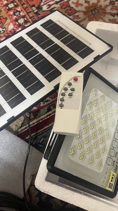 Quyosh panelli led  lampochka ( yoki projektor )nalichiyda 1 ta bor
