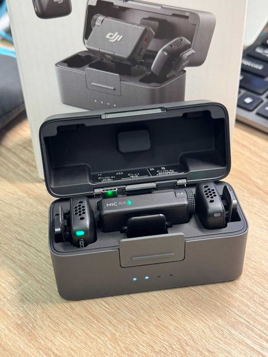 DJI Mic Mini Kit: 2 microfoane + receptor + stație de încărcare, stare excelentă