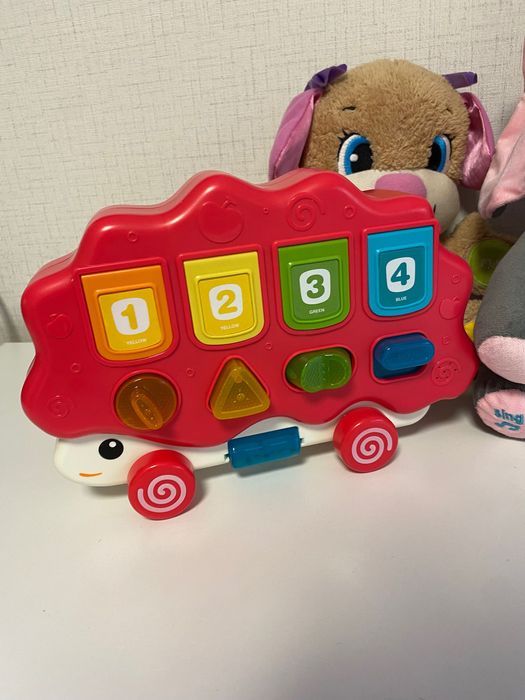 Лот бебешки играчки - куче Fisher Price, слонче, писта с количка ..