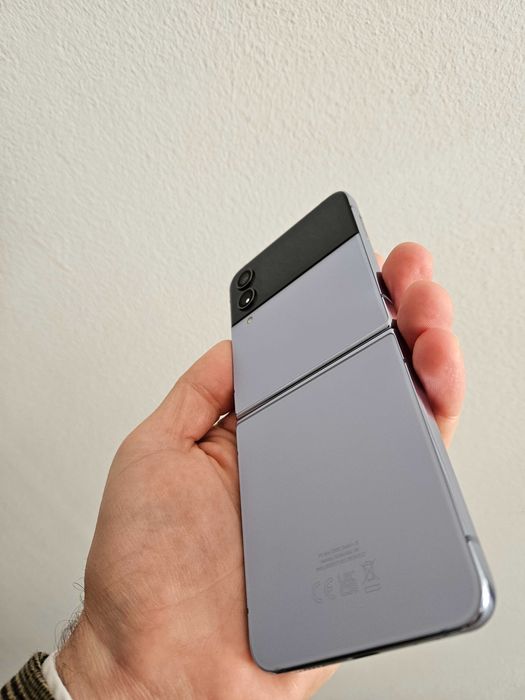 Samsung Galaxy Z flip 4 128 gb 8gb impecabil garantie.