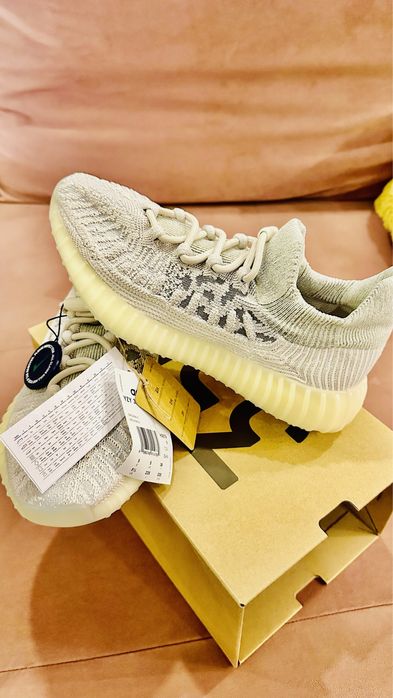 Vand adidasi Adidas Yeezy 350 V2  marimea 38 - NOI -in cutie