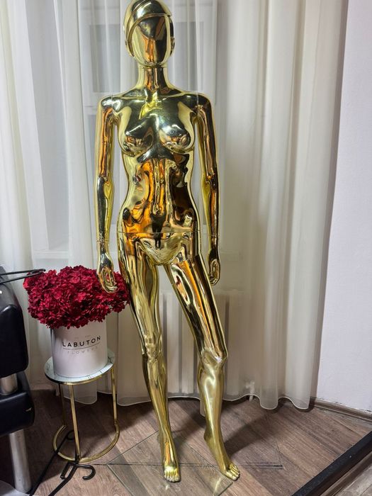 Продам манекены для бутика