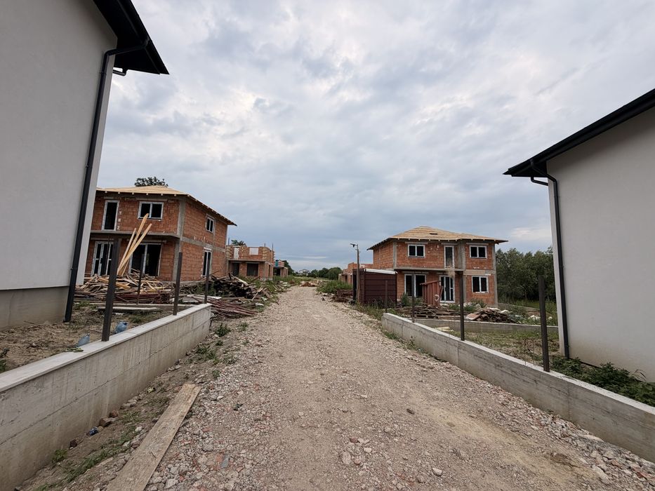 PREMIUM - Str. Cismea, jud. Botosani-- Casa - Locuinta P+E  :  Suprafata construita  88,20 mp S desfasurata 174,86mp S utila 141,66mp