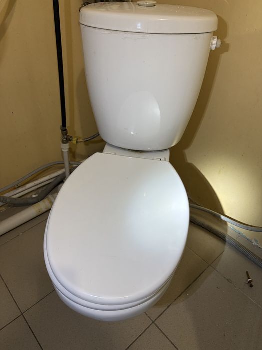 Продам унитаз рабочий не мломанныы