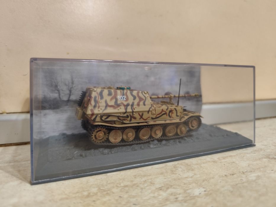 Продавам Panzerjäger  Tiger танк