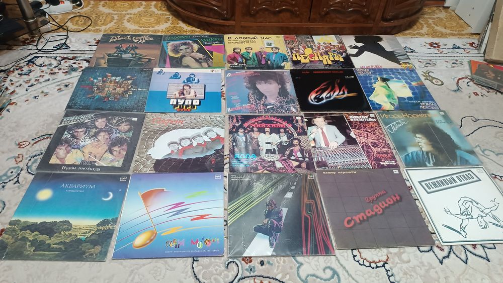 Продам виниловые пластинки 348 штук