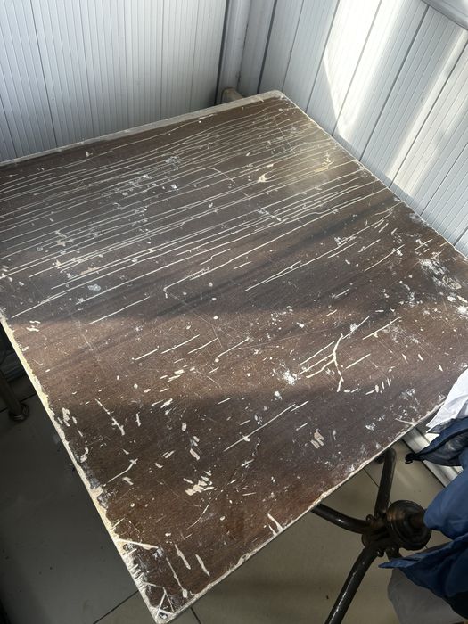 Столы оба размером 80*80