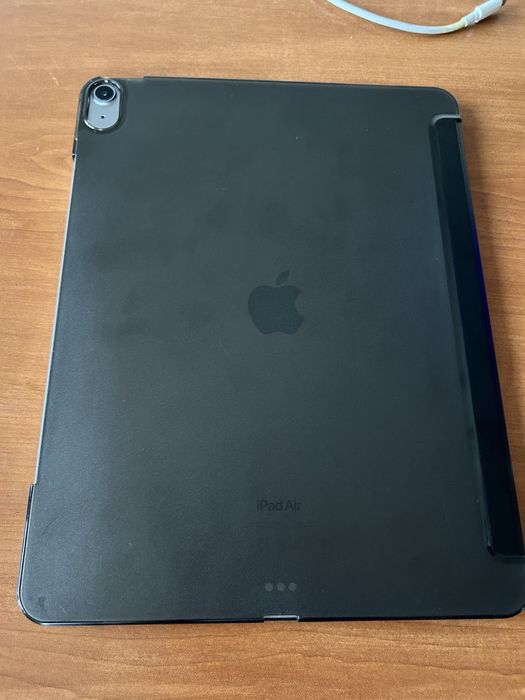 Продавам IPAD 13