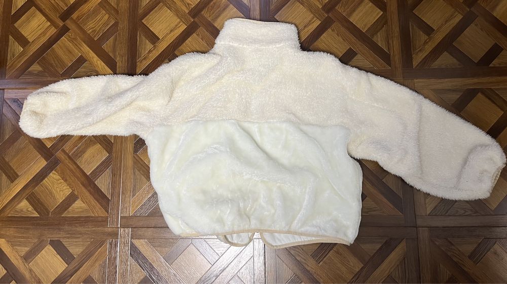 Продам совершенно новую куртку оригинал UGG