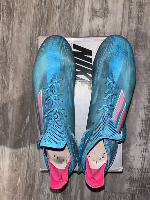 Професионални футнолни бутонки,перфектно състояние,44 номер