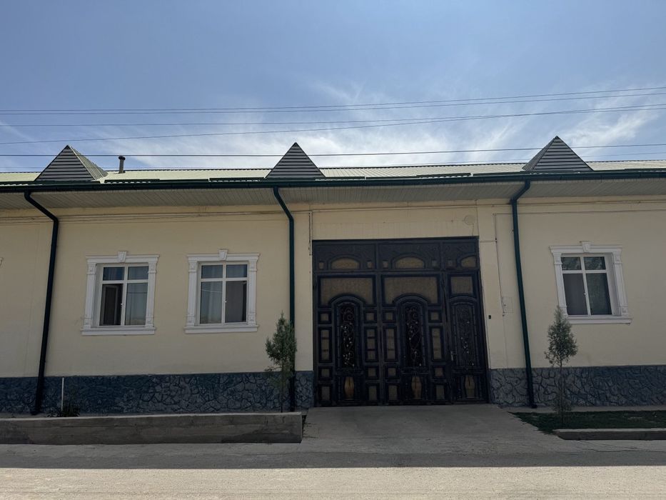 Кибрай Уй сотилади