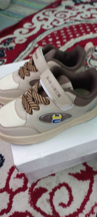 Детские кроссовки