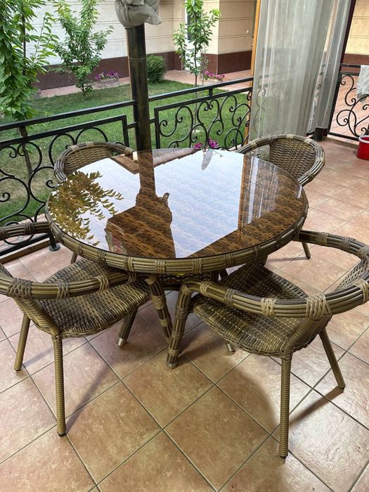 Летний круглый стол стул