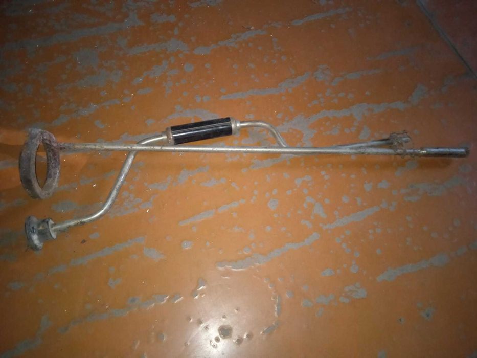 Ледоруб для зимней рыбалки.