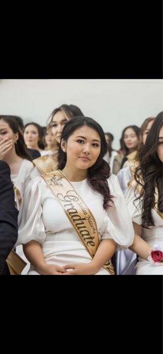 Белое,длинное платье.