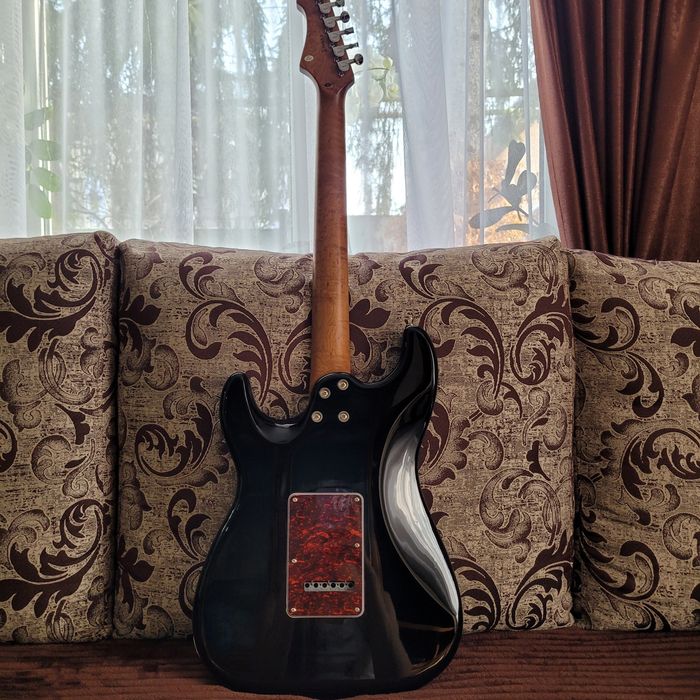 стратокастер в хорошем состоянии