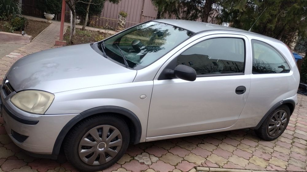 Opel Corsa 2 usi, 998 cmc - ideal incepatori