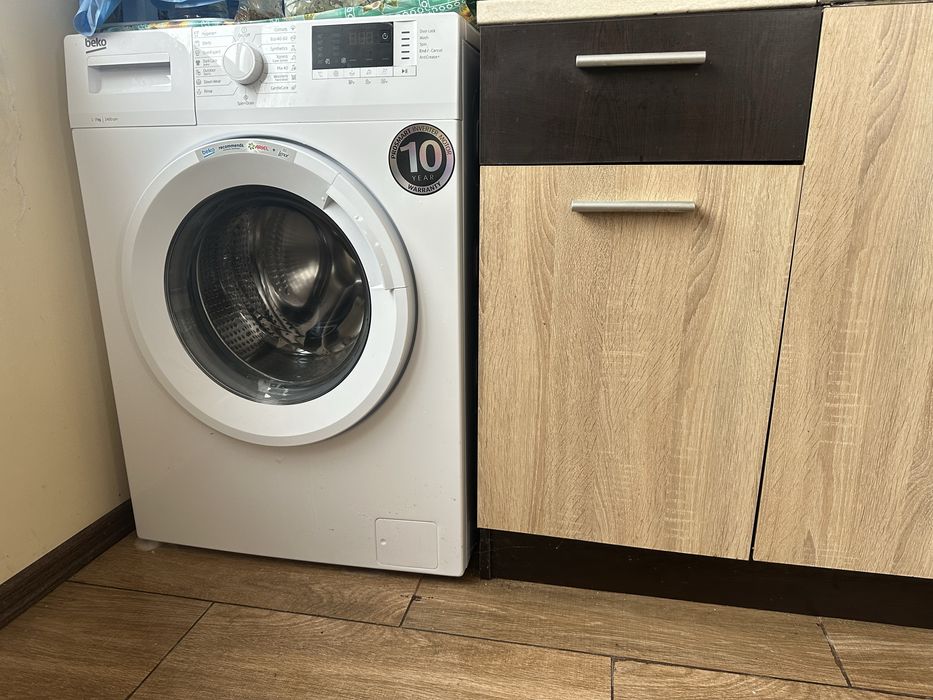 Дава се под наем Тристаен апартамент в Пловдив, Център - 92 кв.м за 102 € - Снимка #1