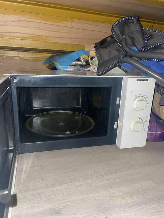 Продам микроволновку samsung срочно!