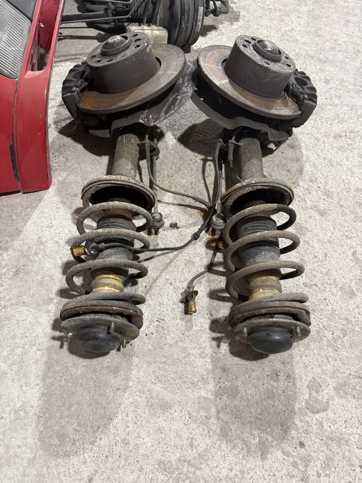 Передние стойки в сборе на BMW e34