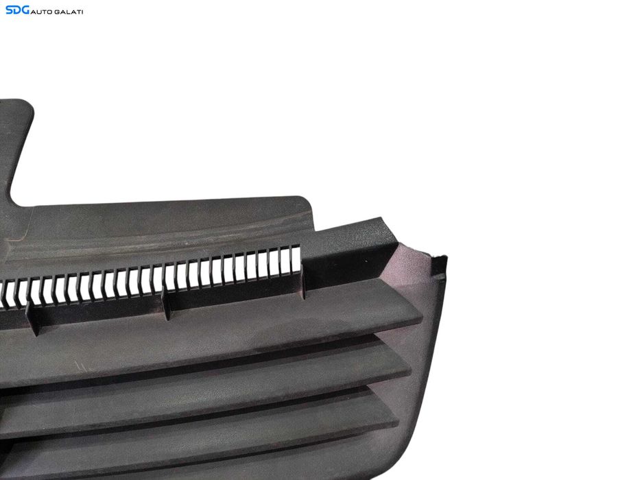 Grila Centrala cu Emblema Sigla de pe Bara Spoiler Fata Volkswagen Polo 9N 9N2 2002 - 2005 (Lipsa Ureche Dreapta) [LC0153SOS]