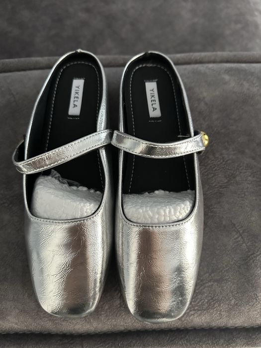 Продаю женскую обувь