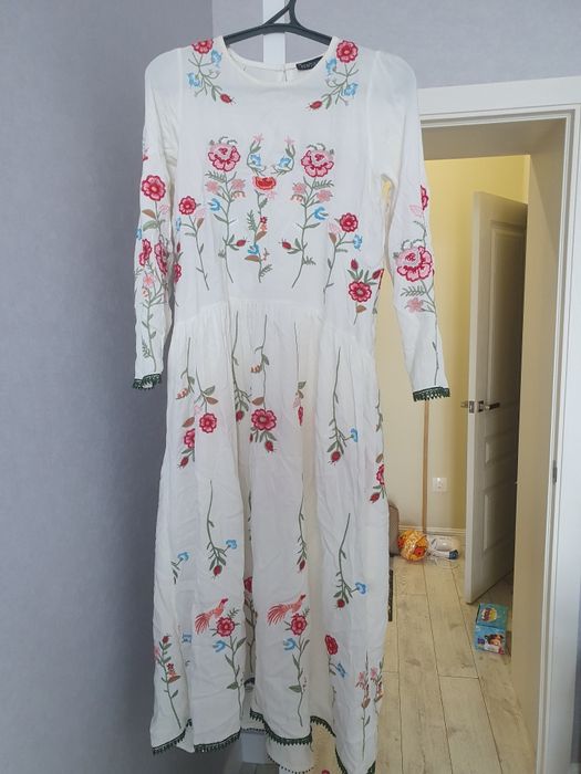 Платье женское с вышивкой