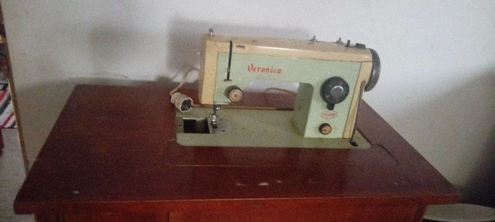 Masina de cusut veronica