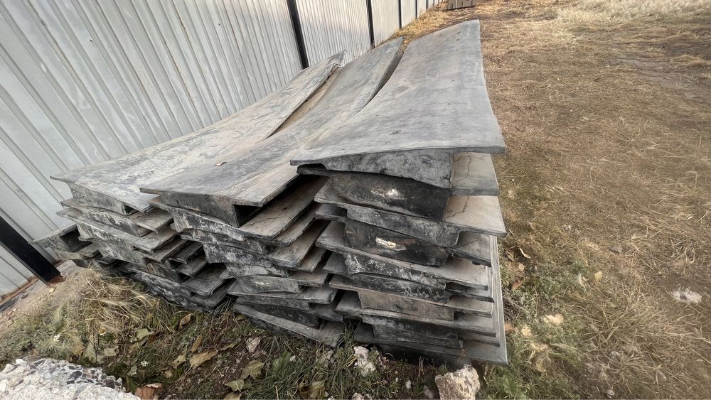 Продам резину для гаража или для сарая