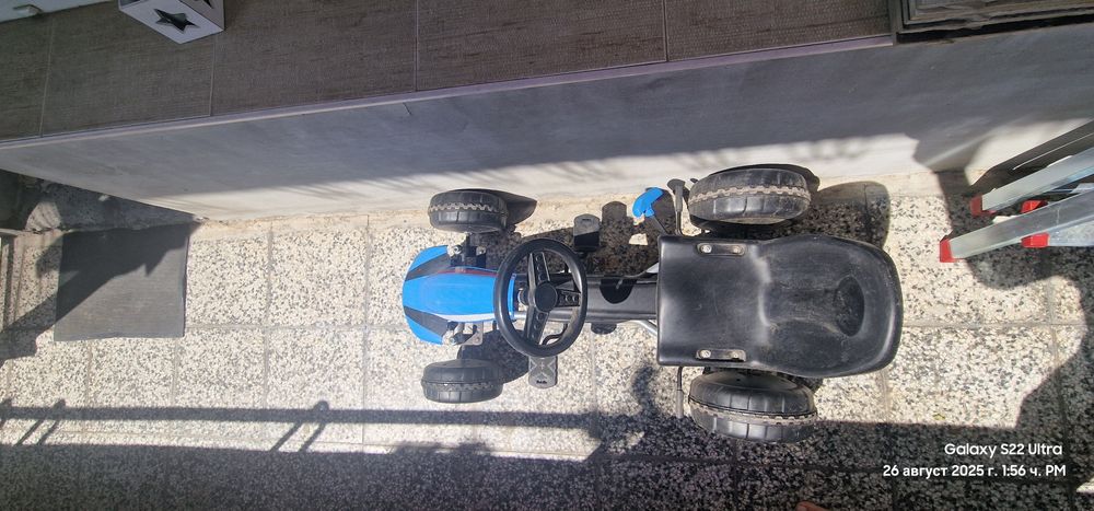 Картинг кола с педали Moni