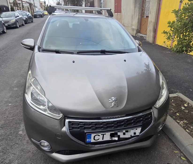 Peugeot 208 - 2012