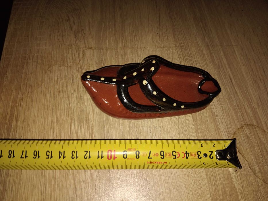 Продавам  2 броя пепелници.