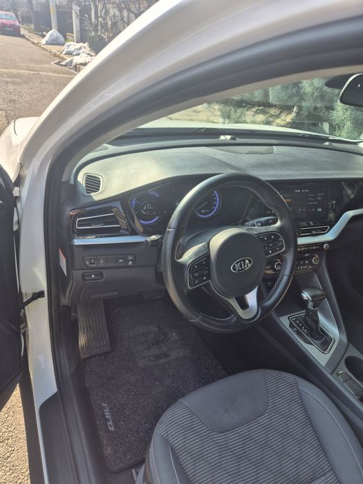Niro. Alb perlat.carte service. Navigatie.jante aliaj.leduri