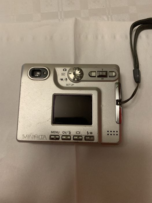 camera foto digitala Minolta Dimage. Xt