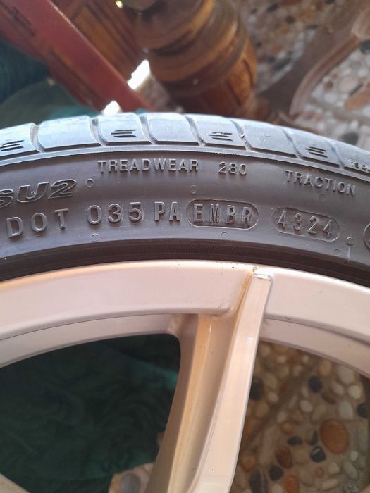 Jante plus cauciucuri de vară, mărimea 235/35ZR19. Dot 2024. Cauciucurile si jantele sunt impecabile. Nu sunt strâmbe sau sudate. Pt fi probate!