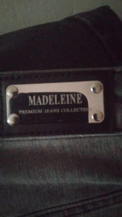 Продам женские джинсы