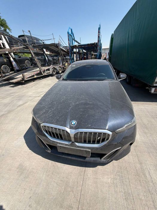 Naht va nasiya savdo BMW i5 40L M-Sport 2025 yil