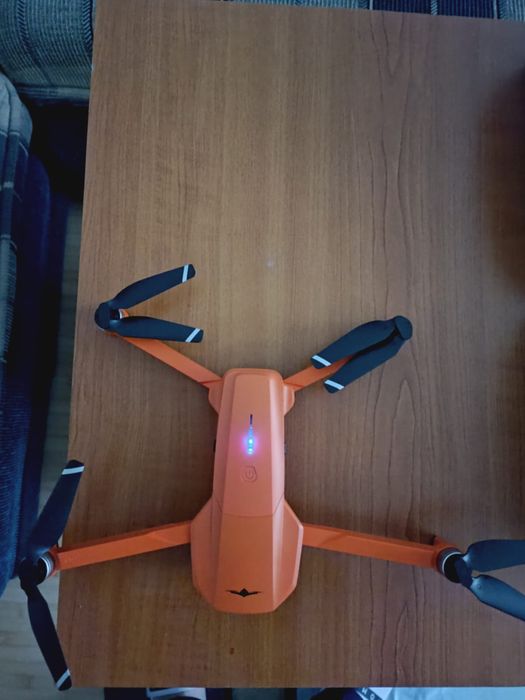 Vând drona KF102 8K 32G 3 Baterii