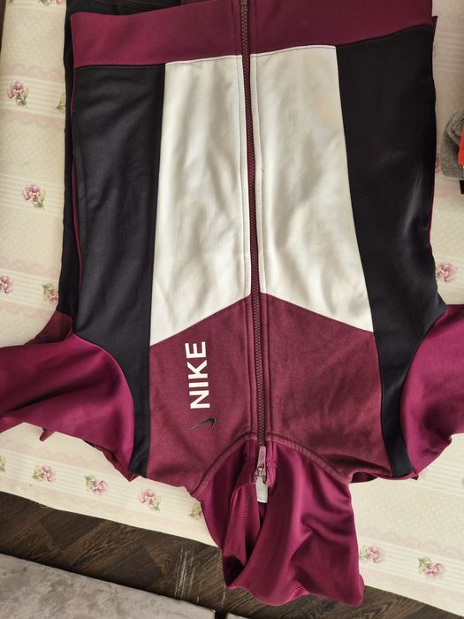 Продавам екип момче Nike