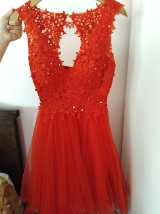 Продавам рокля за 100 лева носена е 2 часа