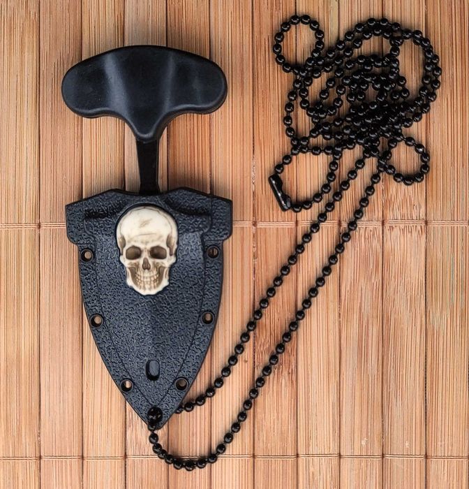 Малко ножче за носене на врата /ударна кама/