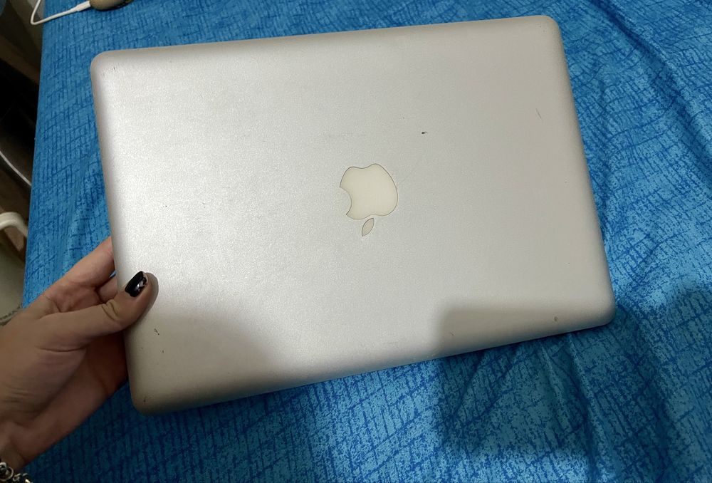 MacBook Pro 13'' (Mid 2011) -fără SSD/încărcător- pt piese/reparații