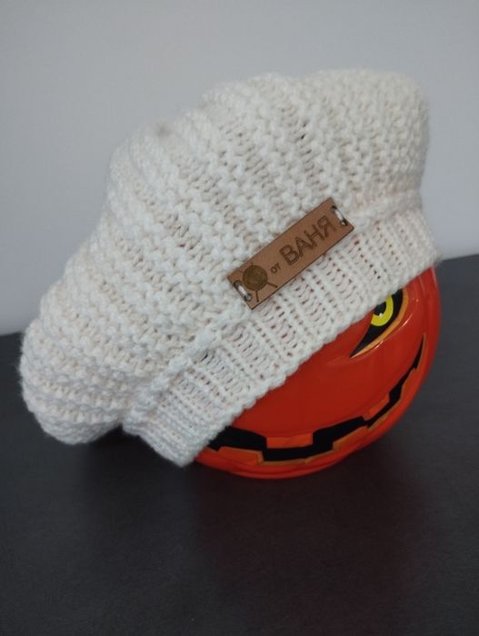 Ръчно плетени дамски шапки