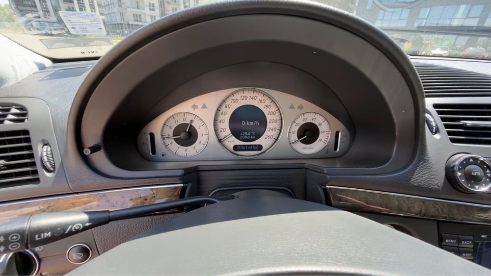 Mercedes E320 бензин-газ