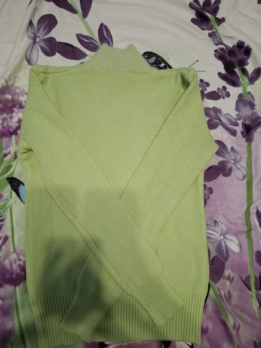 Дамски зелен пуловер