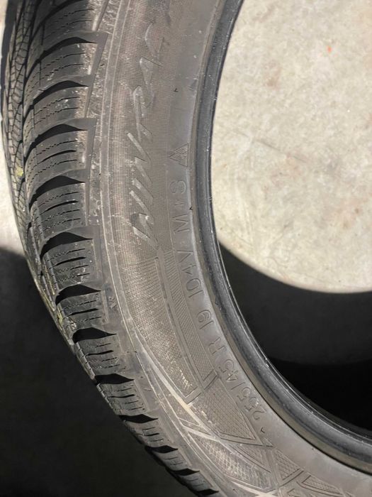 2X 255 45 19 Vredestein Giugiaro design Winter