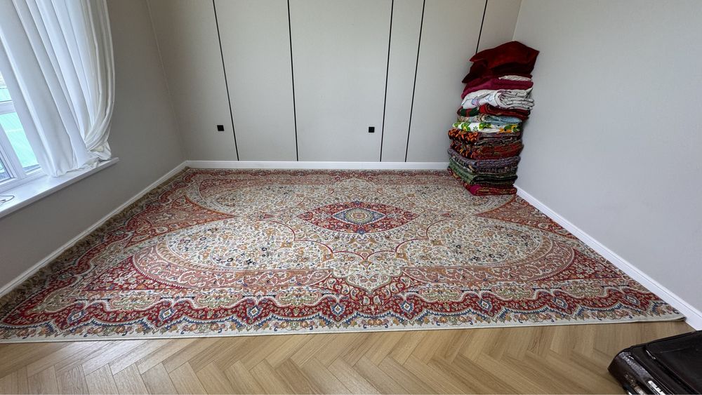 Продается ковер размером 5*3,5