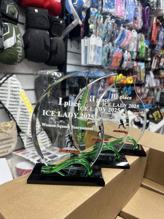 Кубки медали стекло